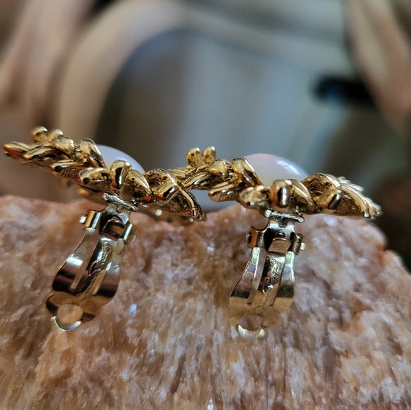 OSCAR DE LA RENTA EARRINGS - Picture 3 of 5